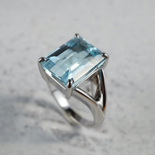 Aquamarine ring