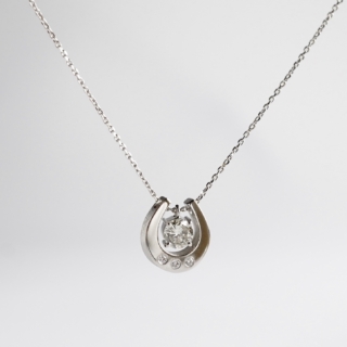 Horseshoe pendant