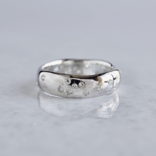 Melee diamond band